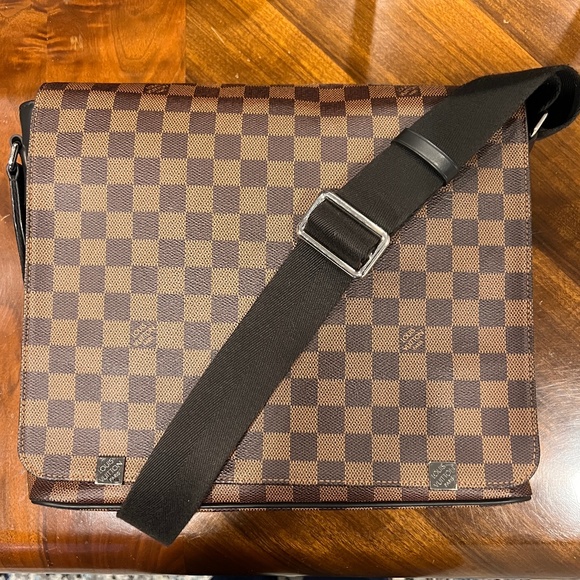 Louis Vuitton District MM Damier Ebene - Picture 1 of 6